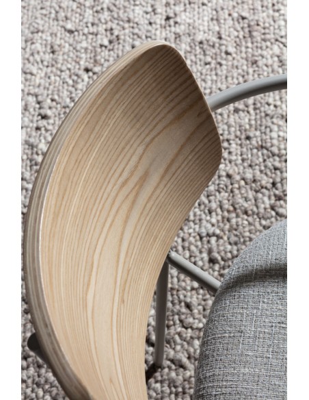 Silla de diseño NOUR con Respaldo en roble y asiento tapizado en beige