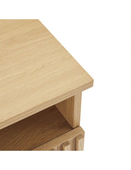 Mesa de cabeceira contemporânea LUGANO 45 em melamina cor carvalho.