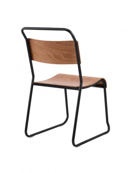Silla de diseño industrial apilable POOLWER de madera de abedul y estructura negra