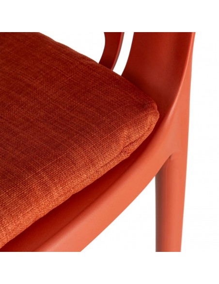 Silla con brazos Apilable Exterior ATENEA de Polipropileno con Cojín
