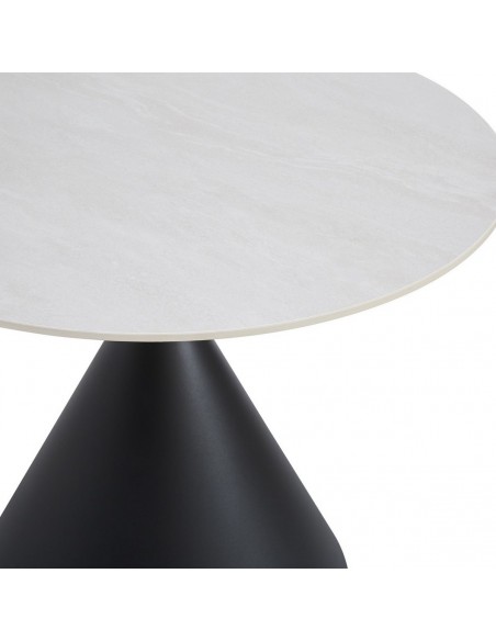 Mesa redonda NARA 90, de design exclusivo, em porcelana branca com base cónica preta.