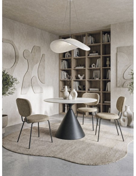 Mesa redonda NARA 90, de design exclusivo, em porcelana branca com base cónica preta.