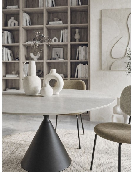 Mesa redonda NARA 90, de design exclusivo, em porcelana branca com base cónica preta.